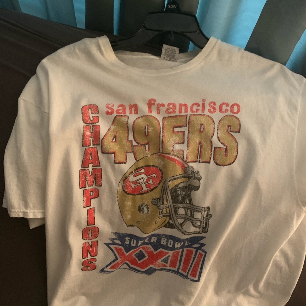 Throw back  NFL  T-shirt